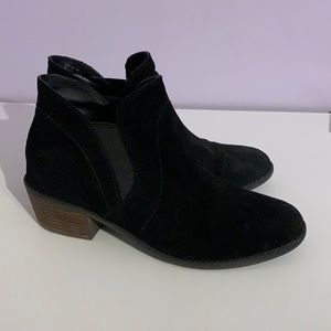 Black boots size 9